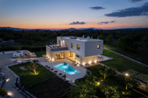 Modern Villa M30 with private pool, 3 en-suite bedrooms